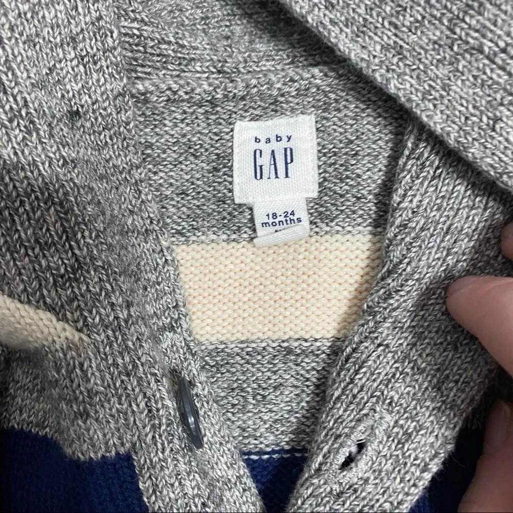 GAP sweatshirt 18